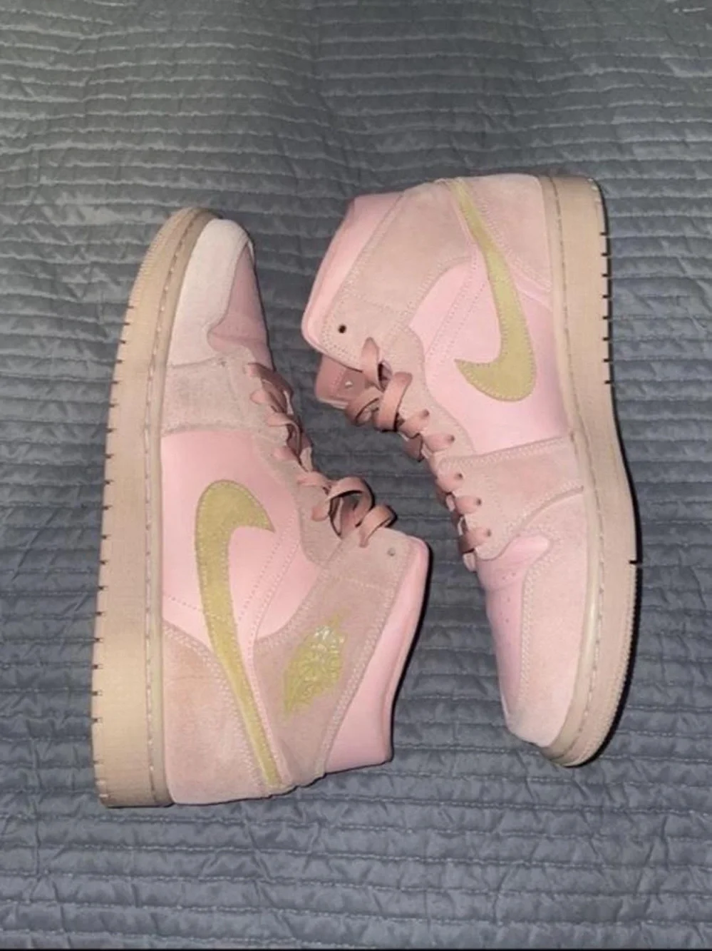 Nike Air Jordan 1 Mid Coral’s Sneaker